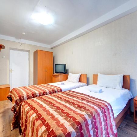 Holosiyvsky Hotel Kiev Buitenkant foto