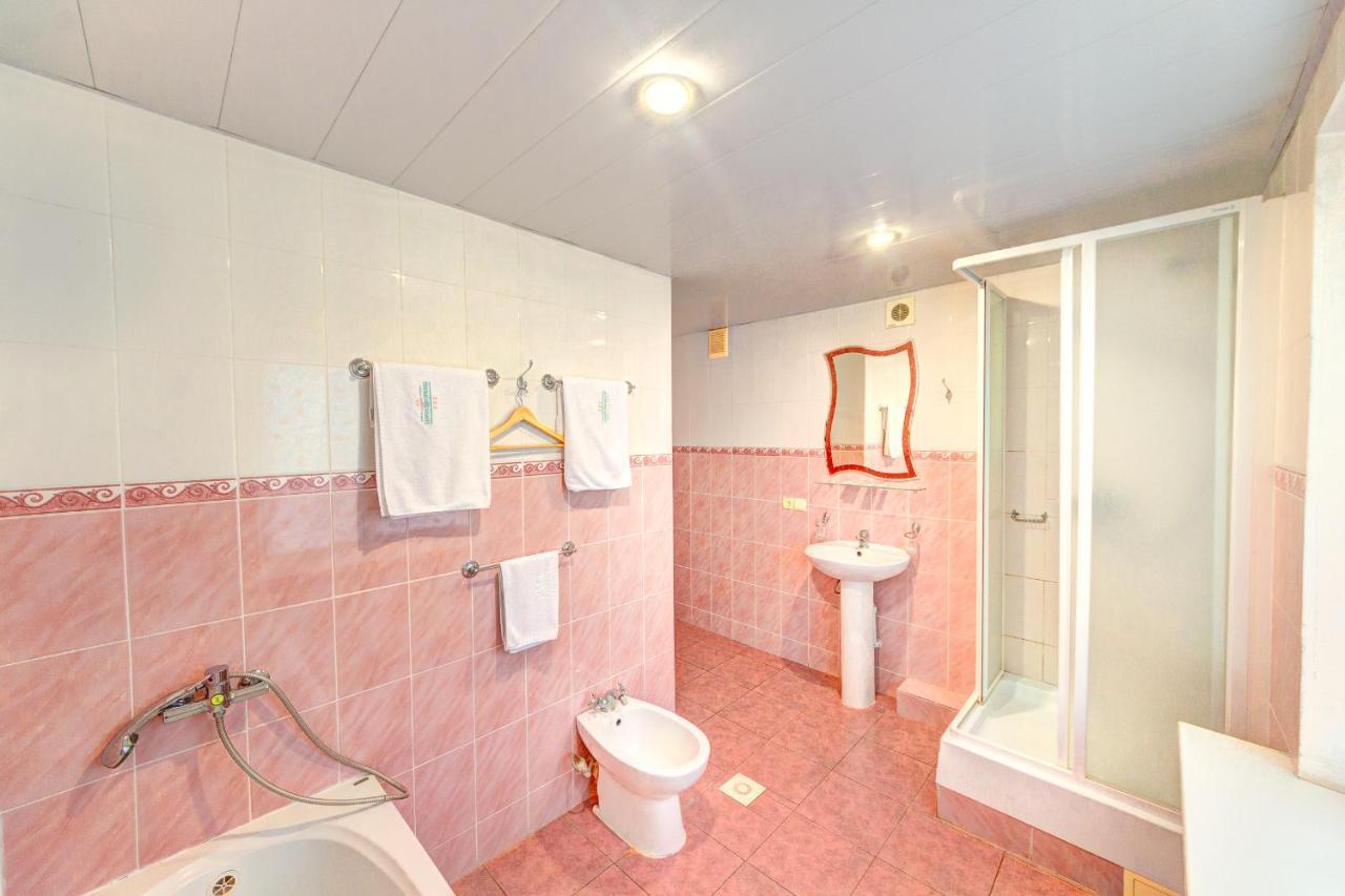 Holosiyvsky Hotel Kiev Buitenkant foto