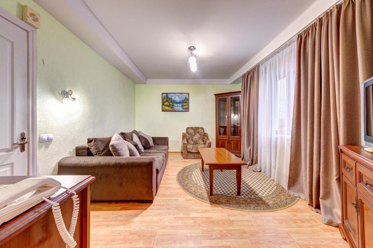 Holosiyvsky Hotel Kiev Buitenkant foto