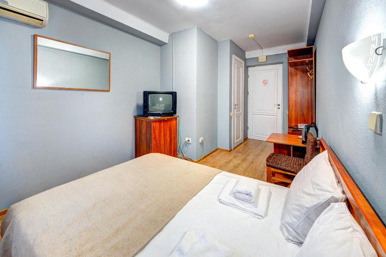 Holosiyvsky Hotel Kiev Buitenkant foto